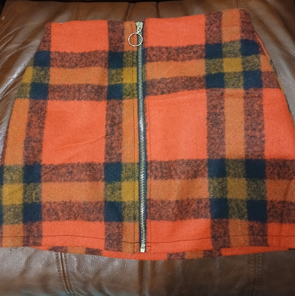 Forever 21 Red And BlackPlaid Mini Skirt with Zipper Size S